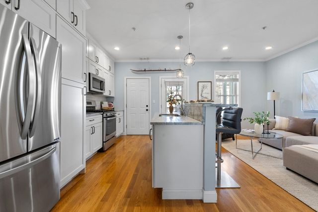 242 W 5th St 3, Boston, MA 02127