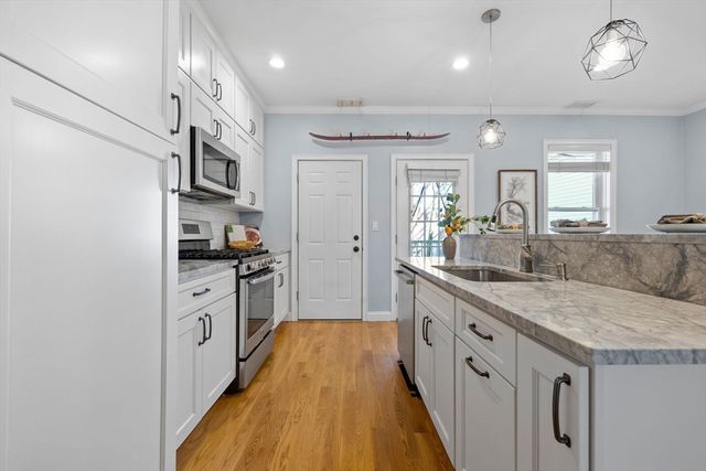 242 W 5th St 3, Boston, MA 02127