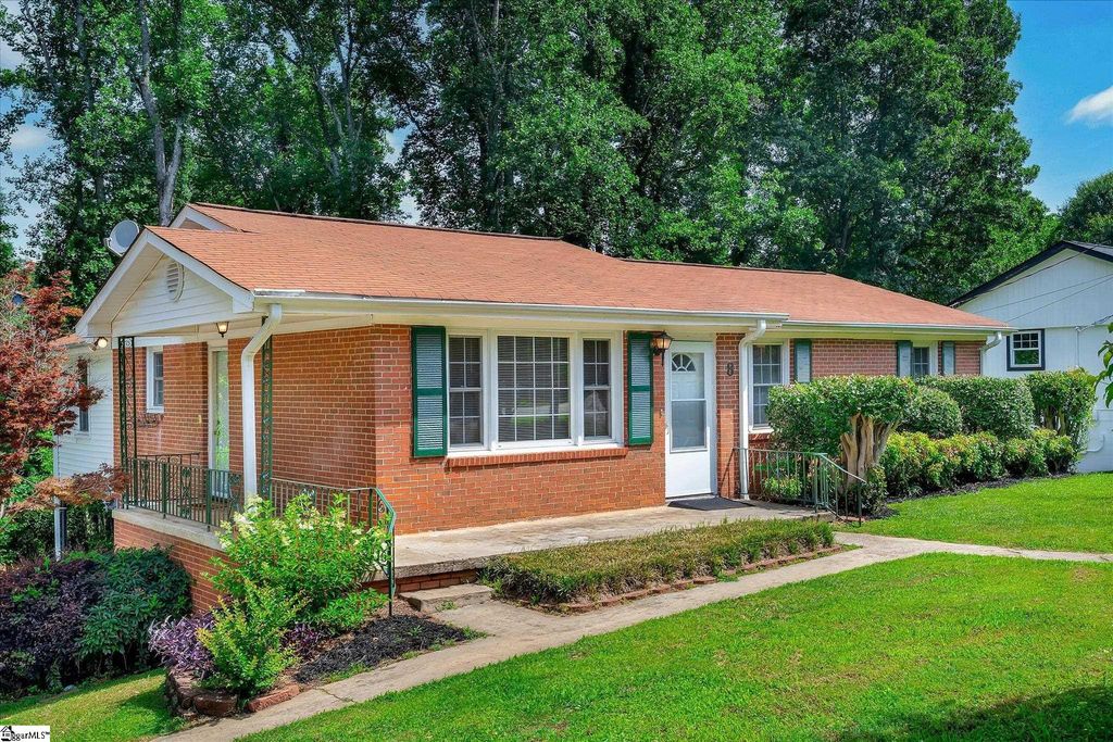 8 Glen Haven Court, Greenville, SC 29611