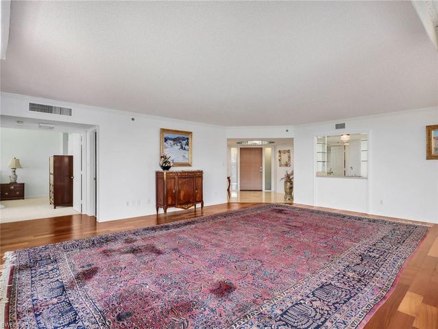 4251 Gulf Shore BLVD N 6C, Naples, FL 34103