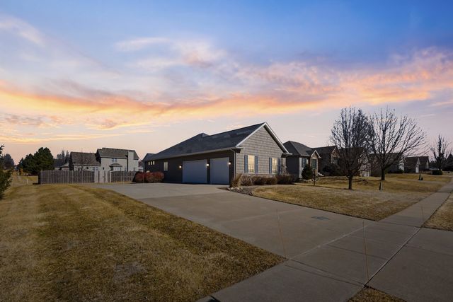 3366 Field Sike Drive, Bettendorf, IA 52722