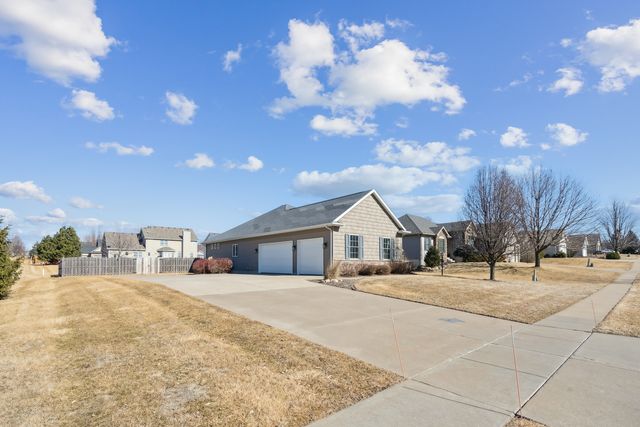 3366 Field Sike Drive, Bettendorf, IA 52722