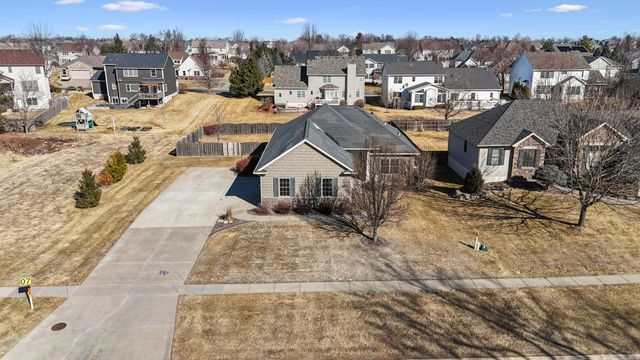 3366 Field Sike Drive, Bettendorf, IA 52722