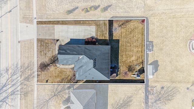 3366 Field Sike Drive, Bettendorf, IA 52722