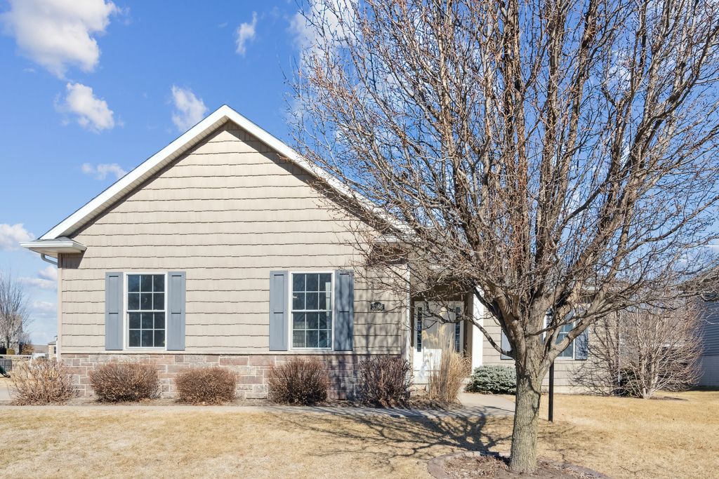 3366 Field Sike Drive, Bettendorf, IA 52722