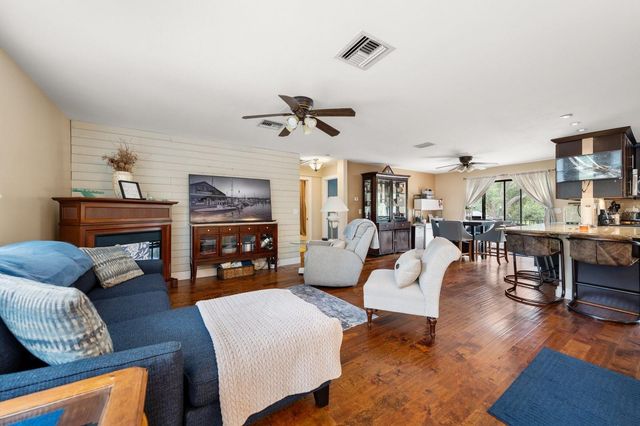 912 SEMINOLE BOULEVARD, Tarpon Springs, FL 34689