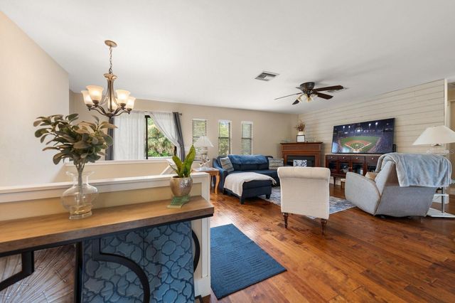 912 SEMINOLE BOULEVARD, Tarpon Springs, FL 34689