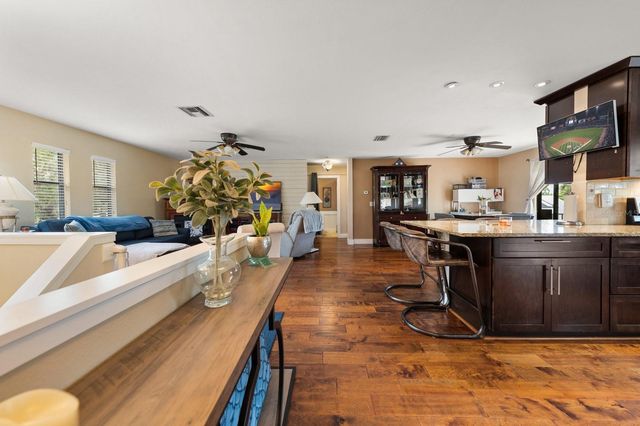 912 SEMINOLE BOULEVARD, Tarpon Springs, FL 34689