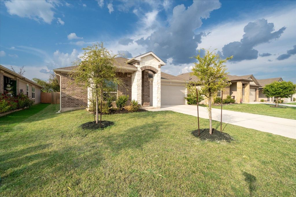 201 Elm Creek Drive, Hutto, TX 78634