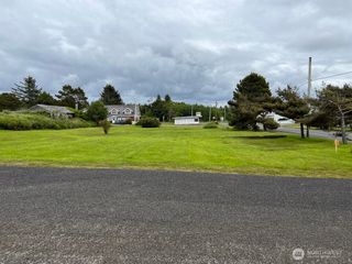34 Main Street, Pacific Beach, WA 98571