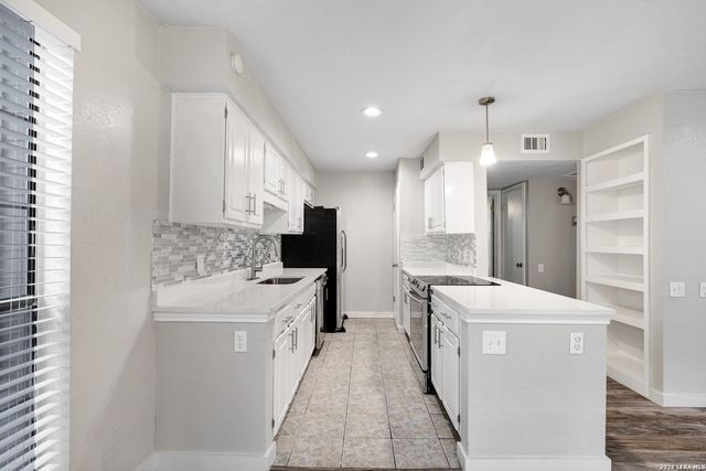 8611 Datapoint Dr Apt 43, San Antonio, TX 78229