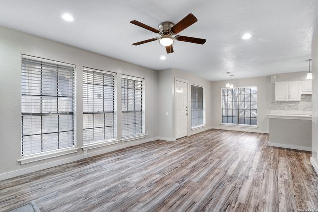 8611 Datapoint Dr Apt 43, San Antonio, TX 78229