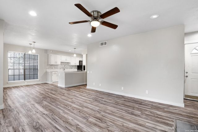 8611 Datapoint Dr Apt 43, San Antonio, TX 78229