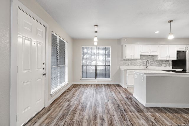 8611 Datapoint Dr Apt 43, San Antonio, TX 78229