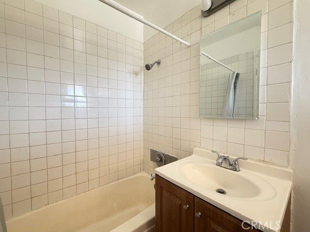 818 E C St, Colton, CA 92324