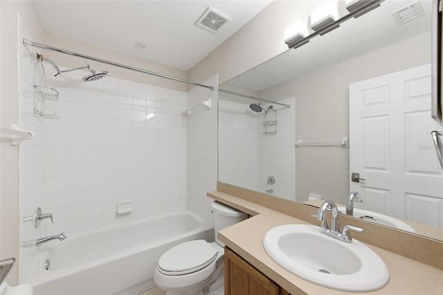 8618 VILLA LARGO DRIVE, Tampa, FL 33614