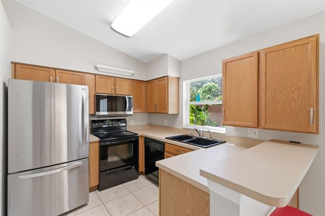 8618 VILLA LARGO DRIVE, Tampa, FL 33614