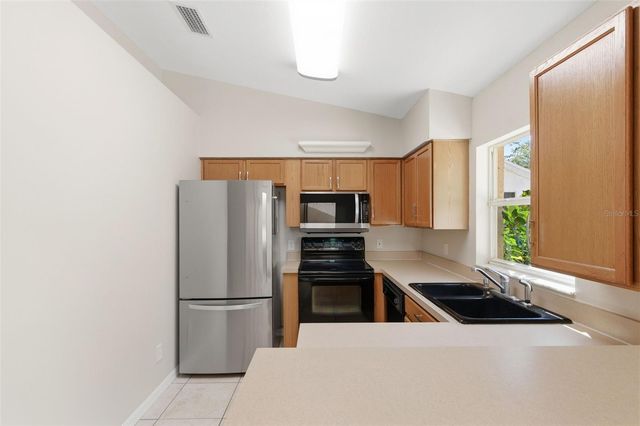 8618 VILLA LARGO DRIVE, Tampa, FL 33614