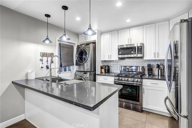 679 S Indian Hill B, Claremont, CA 91711