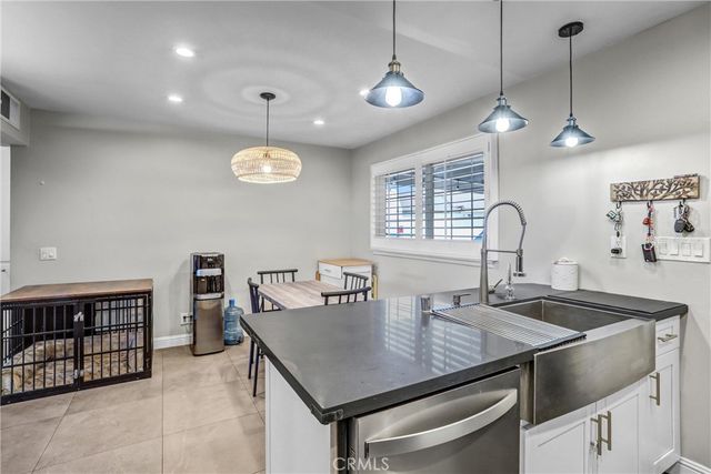 679 S Indian Hill B, Claremont, CA 91711