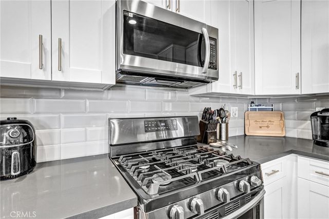 679 S Indian Hill B, Claremont, CA 91711