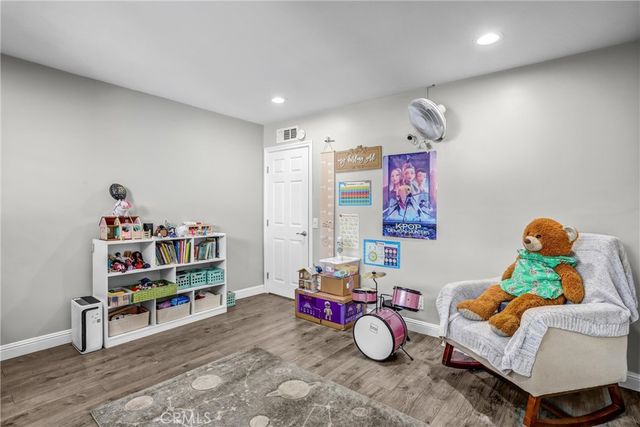 679 S Indian Hill B, Claremont, CA 91711