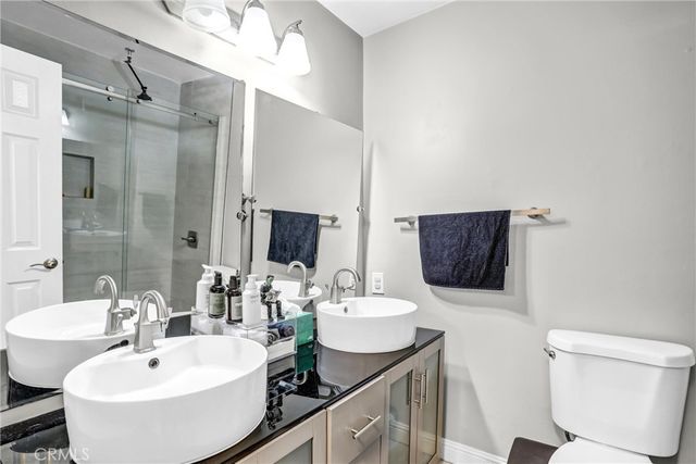 679 S Indian Hill B, Claremont, CA 91711