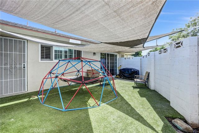 679 S Indian Hill B, Claremont, CA 91711
