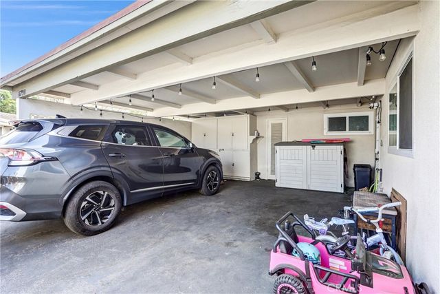 679 S Indian Hill B, Claremont, CA 91711