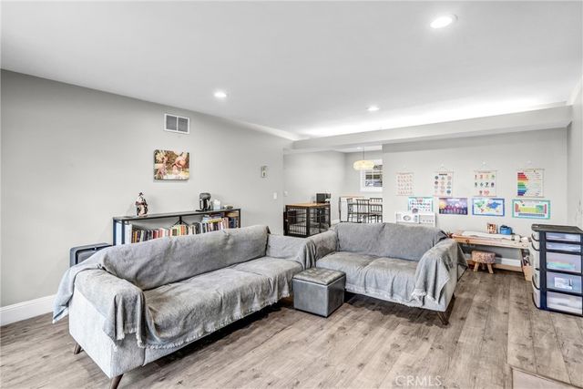 679 S Indian Hill B, Claremont, CA 91711