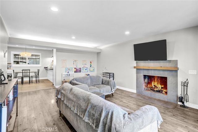 679 S Indian Hill B, Claremont, CA 91711