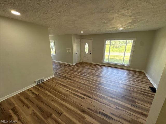 1350 Winton Avenue, Akron, OH 44320