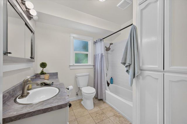 640 E Cambridge Avenue, Fresno, CA 93704