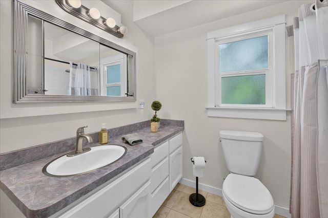 640 E Cambridge Avenue, Fresno, CA 93704