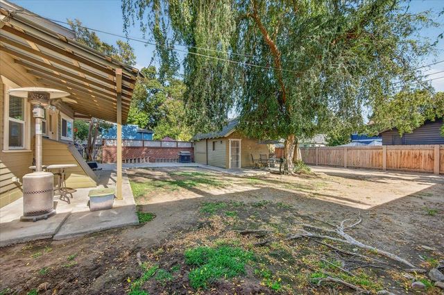 640 E Cambridge Avenue, Fresno, CA 93704