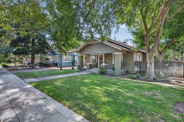 640 E Cambridge Avenue, Fresno, CA 93704
