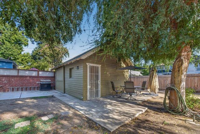 640 E Cambridge Avenue, Fresno, CA 93704