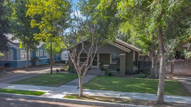 640 E Cambridge Avenue, Fresno, CA 93704