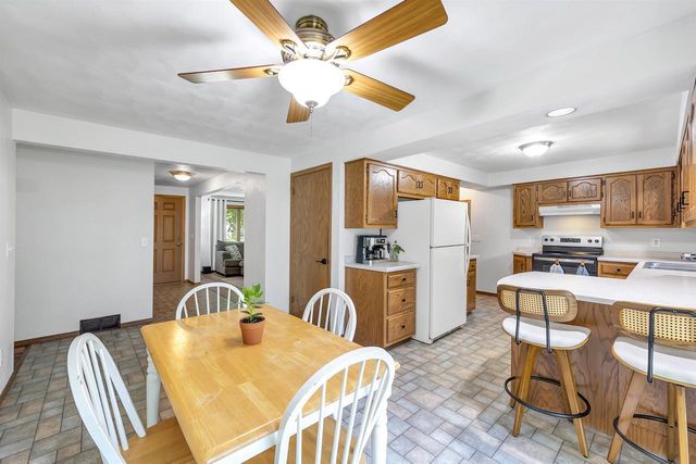 610 S WILD ROSE LANE, Appleton, WI 54914