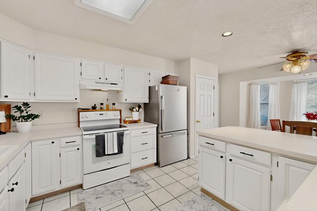 6124 Hokona Place NW, Albuquerque, NM 87120