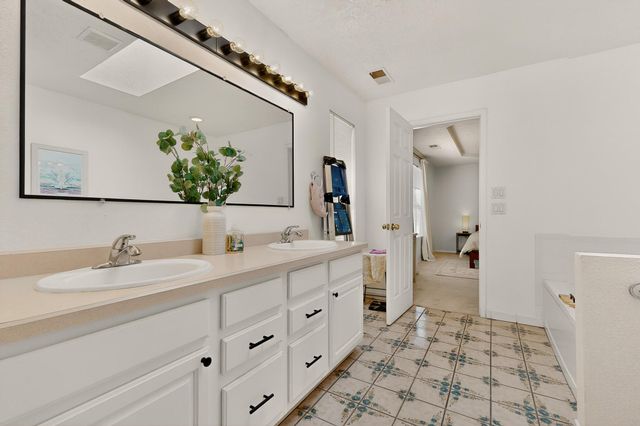 6124 Hokona Place NW, Albuquerque, NM 87120