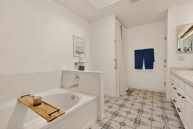 6124 Hokona Place NW, Albuquerque, NM 87120