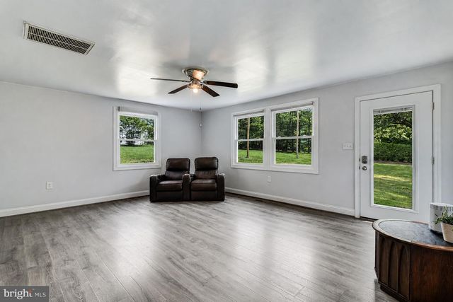 8595 FAIRGROUND RD, Bel Alton, MD 20611