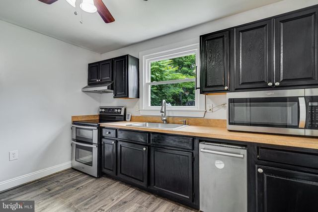 8595 FAIRGROUND RD, Bel Alton, MD 20611