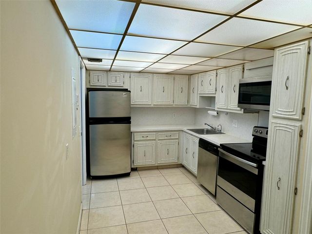 2601 S Palm Aire Dr 212, Pompano Beach, FL 33069