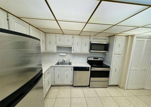 2601 S Palm Aire Dr 212, Pompano Beach, FL 33069