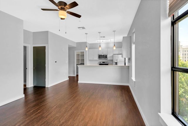 1900 12th Ave S Apt 303, Nashville, TN 37203