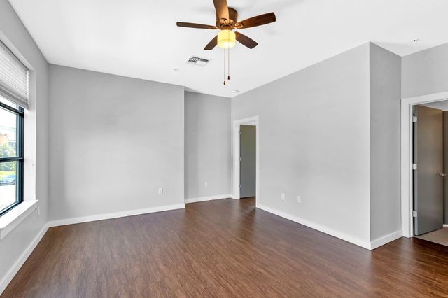 1900 12th Ave S Apt 303, Nashville, TN 37203