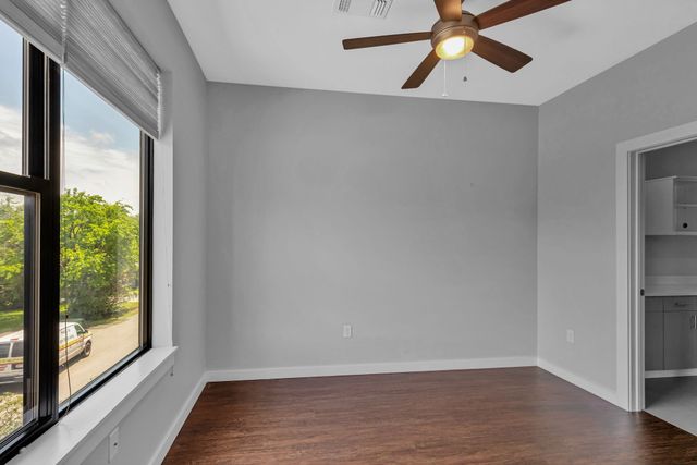 1900 12th Ave S Apt 303, Nashville, TN 37203