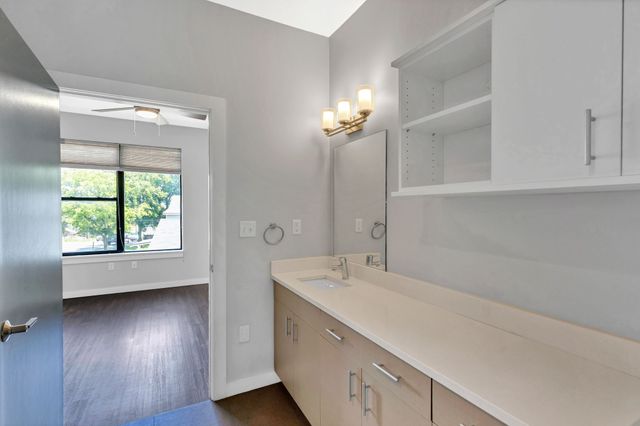 1900 12th Ave S Apt 303, Nashville, TN 37203